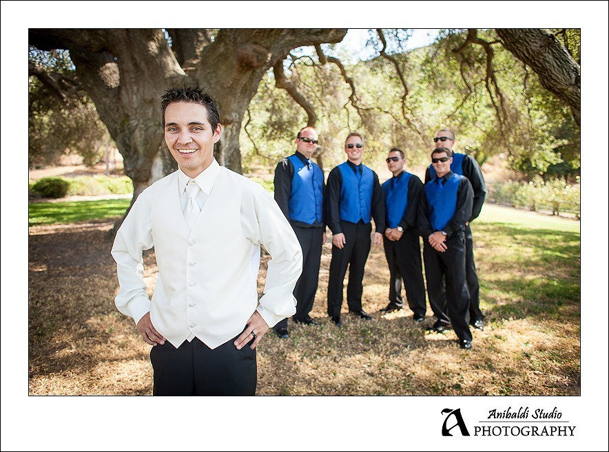 awesome rustic photo of groomsmen
